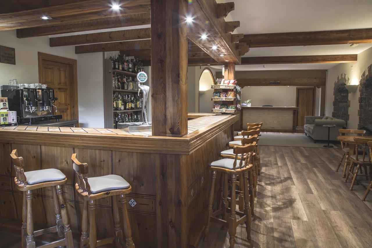 Hotel Roca Алп Екстериор снимка